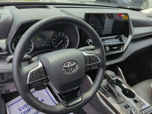 Certified 2021 Toyota Highlander Platinum AWD/4WD image 13