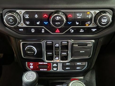 Used 2024 Jeep Wrangler Unlimited Rubicon w/ Safety Group AWD/4WD image 37