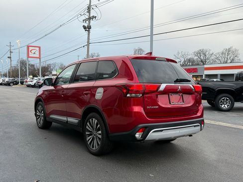 Used 2020 Mitsubishi Outlander SE image 3