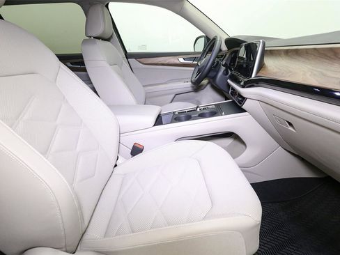 New 2026 Volkswagen Atlas SE image 13