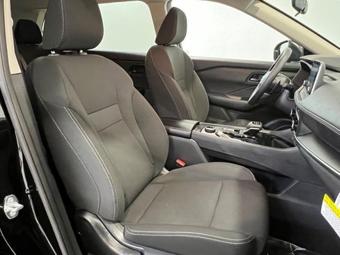 Used 2025 Nissan Rogue S image 12