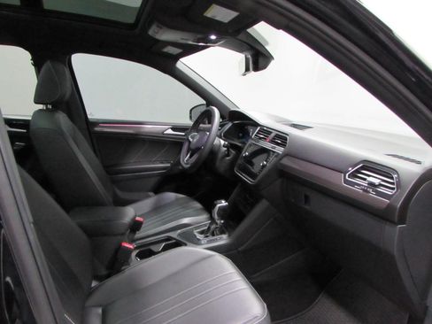 Used 2023 Volkswagen Tiguan SE R-Line FWD image 18