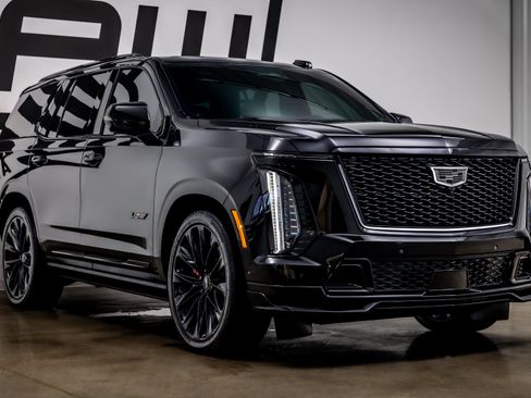 Used 2025 Cadillac Escalade V w/ LPO, ONYX Package AWD/4WD image 29