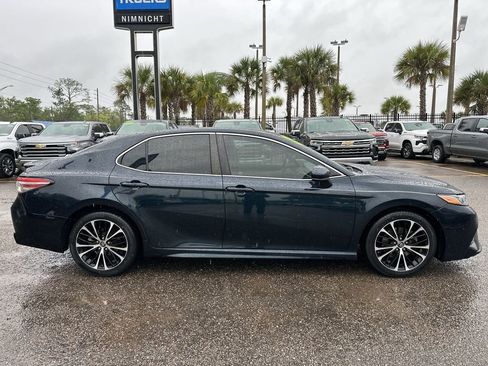 Used 2018 Toyota Camry SE image 17