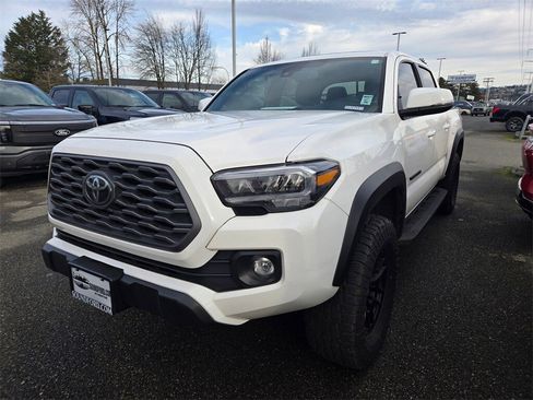 Used 2022 Toyota Tacoma TRD Off-Road image 1