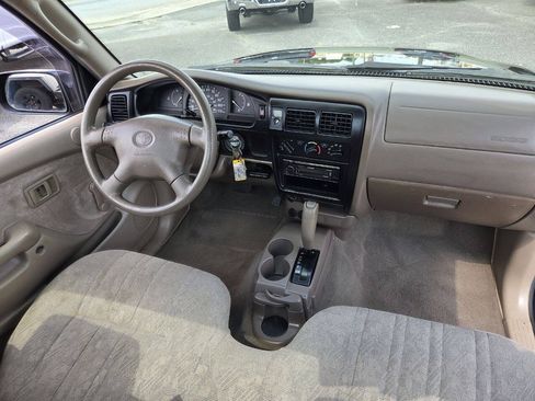 Used 2004 Toyota Tacoma 2WD Regular Cab image 9