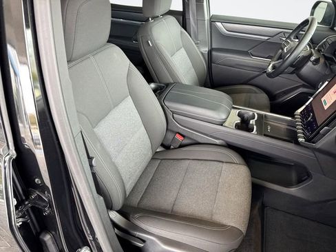 Used 2025 GMC Acadia Elevation image 26