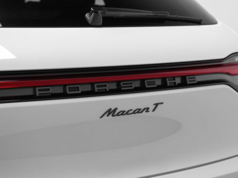 Certified 2024 Porsche Macan Turbo AWD/4WD image 20