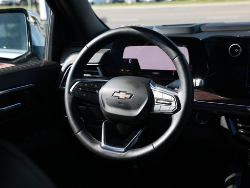 Used 2025 Chevrolet Suburban Premier image 23