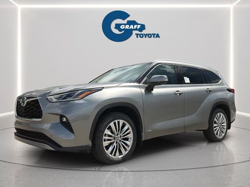 Used 2026 Toyota Highlander Platinum image 2