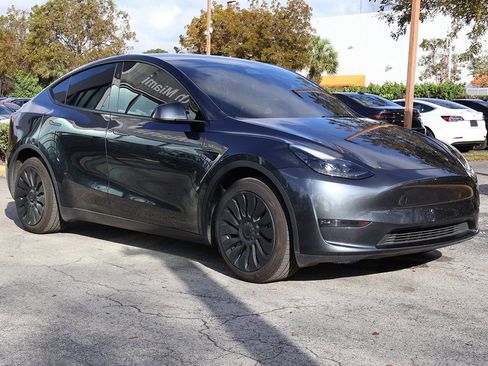 Used 2024 Tesla Model Y Long Range image 2