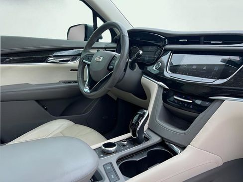 Used 2021 Cadillac XT6 Premium Luxury FWD image 22