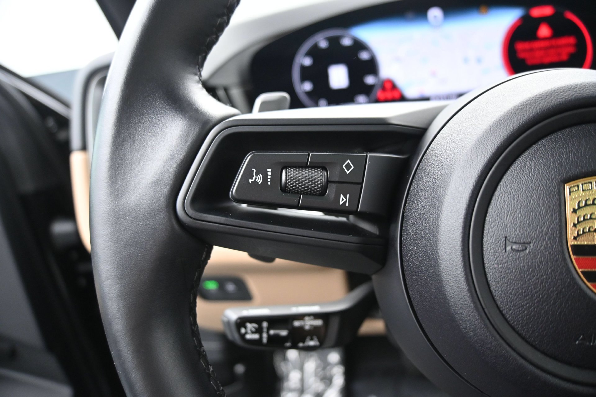 Used 2024 Porsche Cayenne AWD/4WD image 25