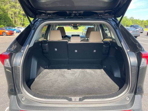 Used 2019 Toyota RAV4 LE FWD image 16