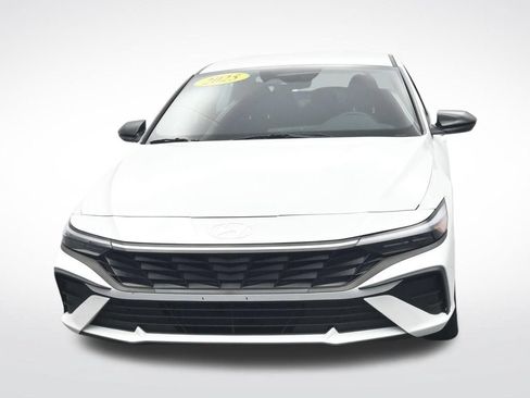 Used 2025 Hyundai Elantra SEL FWD image 2
