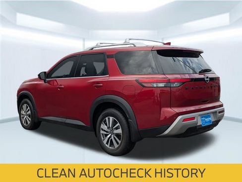 Used 2023 Nissan Pathfinder SL w/ Black Appearance Package image 4