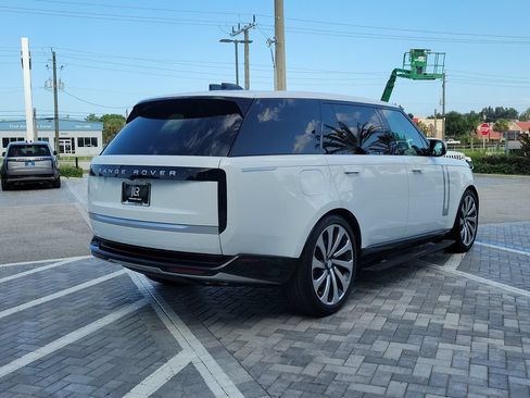 Used 2025 Land Rover Range Rover Long Wheelbase Autobiography AWD/4WD image 5