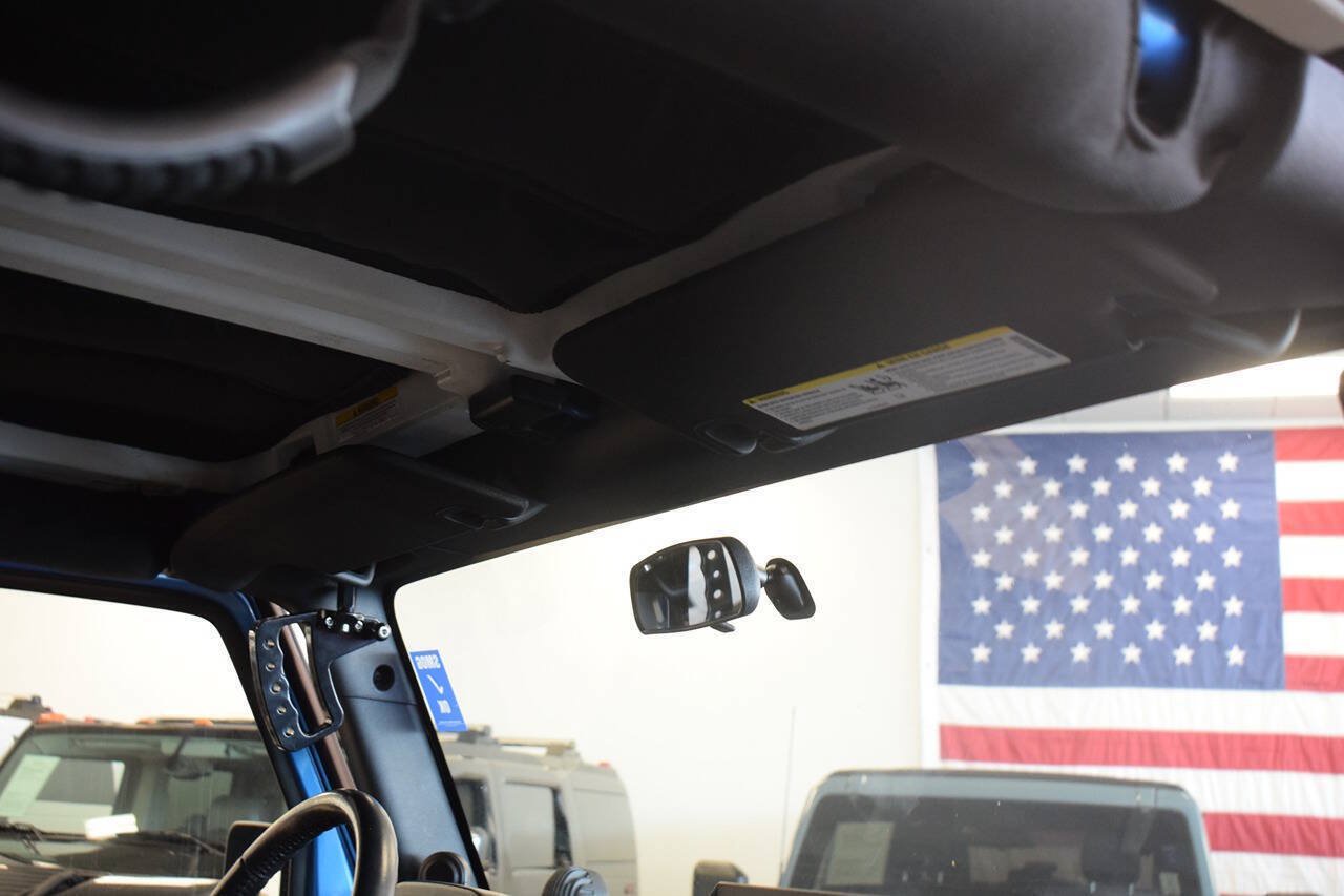 Used 2010 Jeep Wrangler Rubicon w/ PWR Convenience Group AWD/4WD image 27
