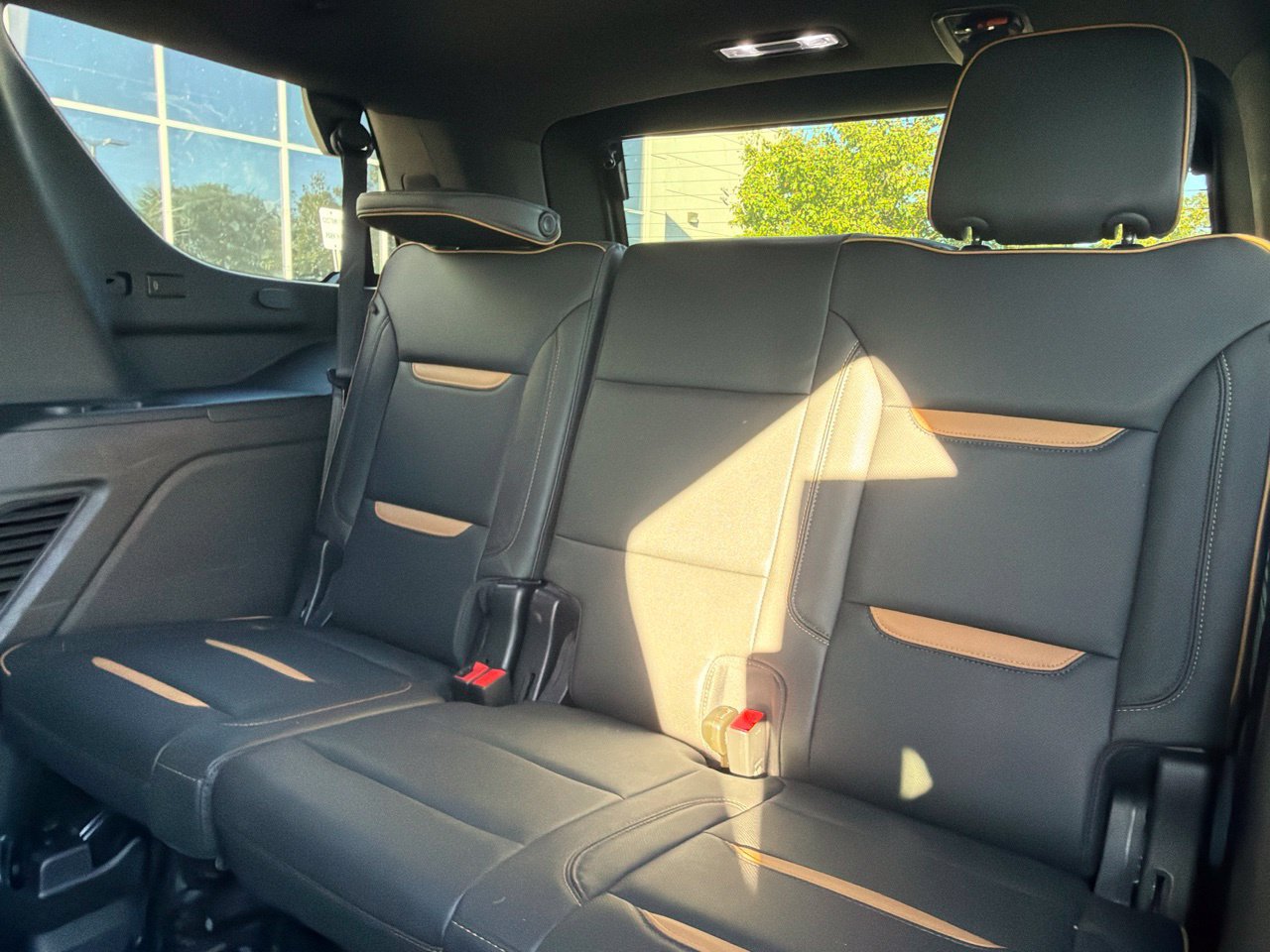 Used 2023 GMC Yukon AT4 w/ Technology Package AWD/4WD image 22