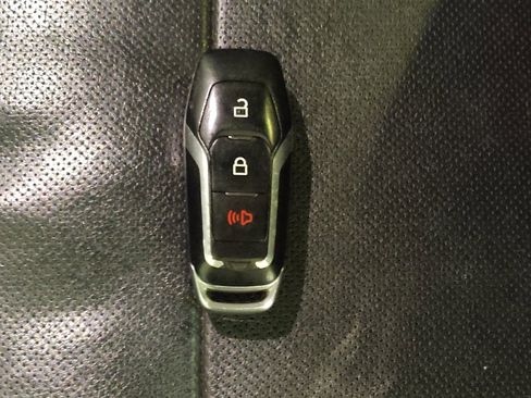 Used 2015 Ford F150 Lariat RWD image 32