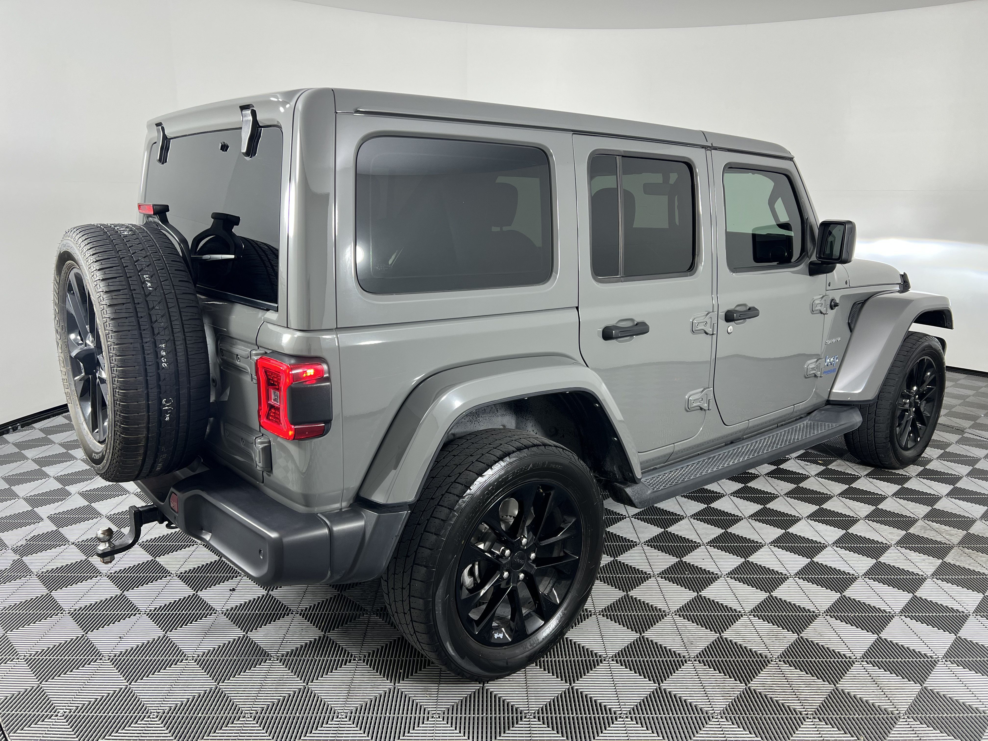 Used 2021 Jeep Wrangler Unlimited Sahara w/ Safety Group AWD/4WD image 13