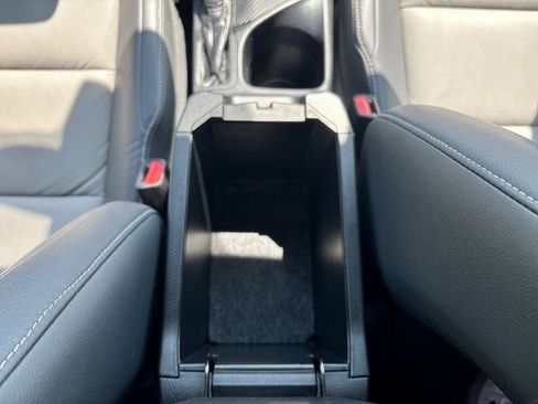 Used 2015 Toyota RAV4 Limited w/ Technology Package AWD/4WD image 33