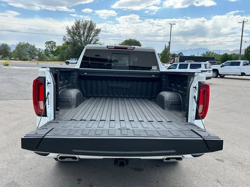Used 2024 GMC Sierra 1500 AT4 w/ AT4 Preferred Package AWD/4WD image 7