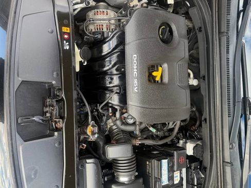 Used 2017 Hyundai Elantra SE image 24