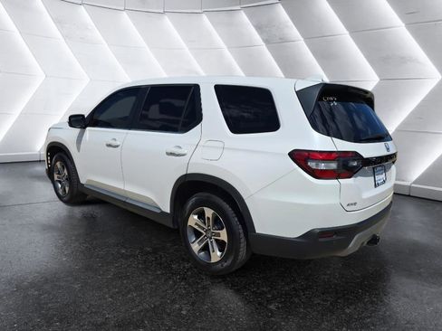 Used 2025 Honda Pilot EX-L image 7