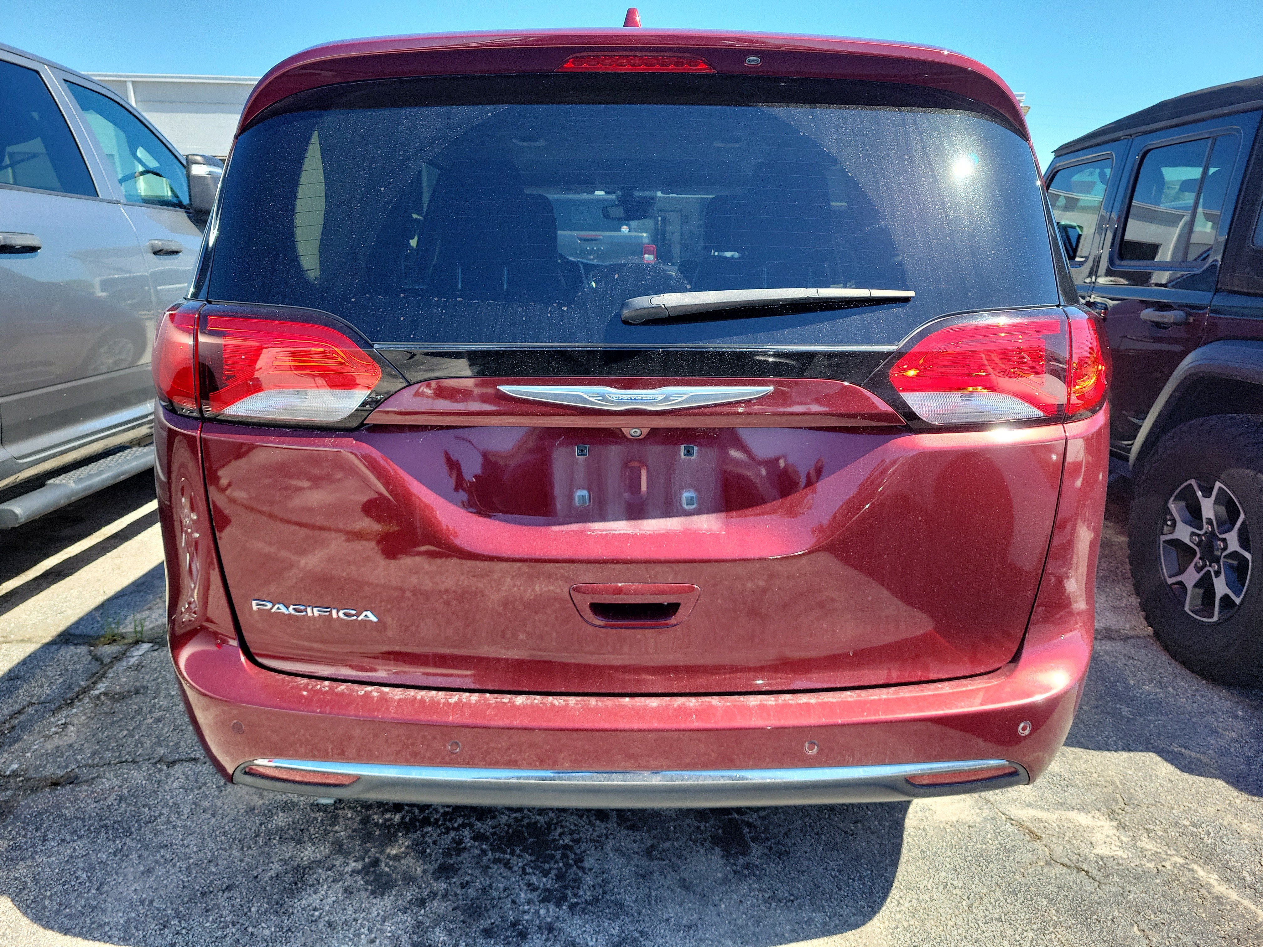 Used 2017 Chrysler Pacifica Touring-L Plus w/ Advanced Safetytec Group FWD image 5