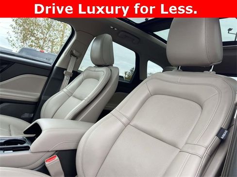 Used 2022 Lincoln Corsair AWD w/ Premium Package image 8