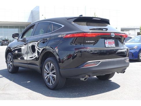 Used 2024 Toyota Venza LE AWD/4WD image 6