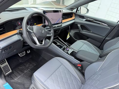 New 2026 Volkswagen Tiguan SEL R-Line AWD/4WD image 2