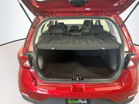 Used 2025 Hyundai Venue SEL FWD image 28
