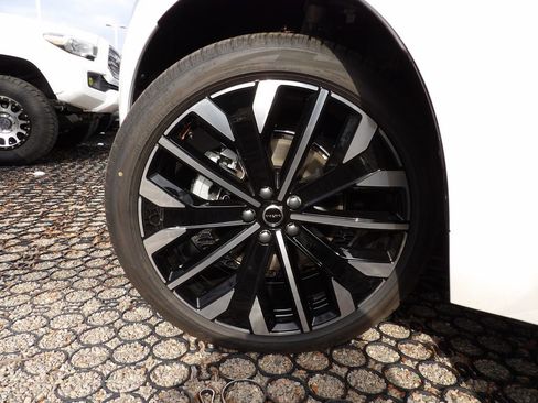 New 2026 Volvo XC60 B5 Ultra w/ Protection Package Premier image 29