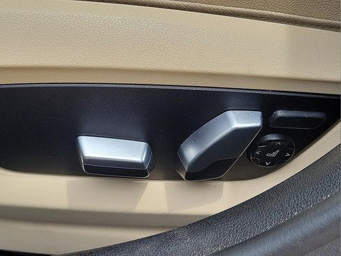 Used 2018 BMW 530i xDrive AWD/4WD image 13