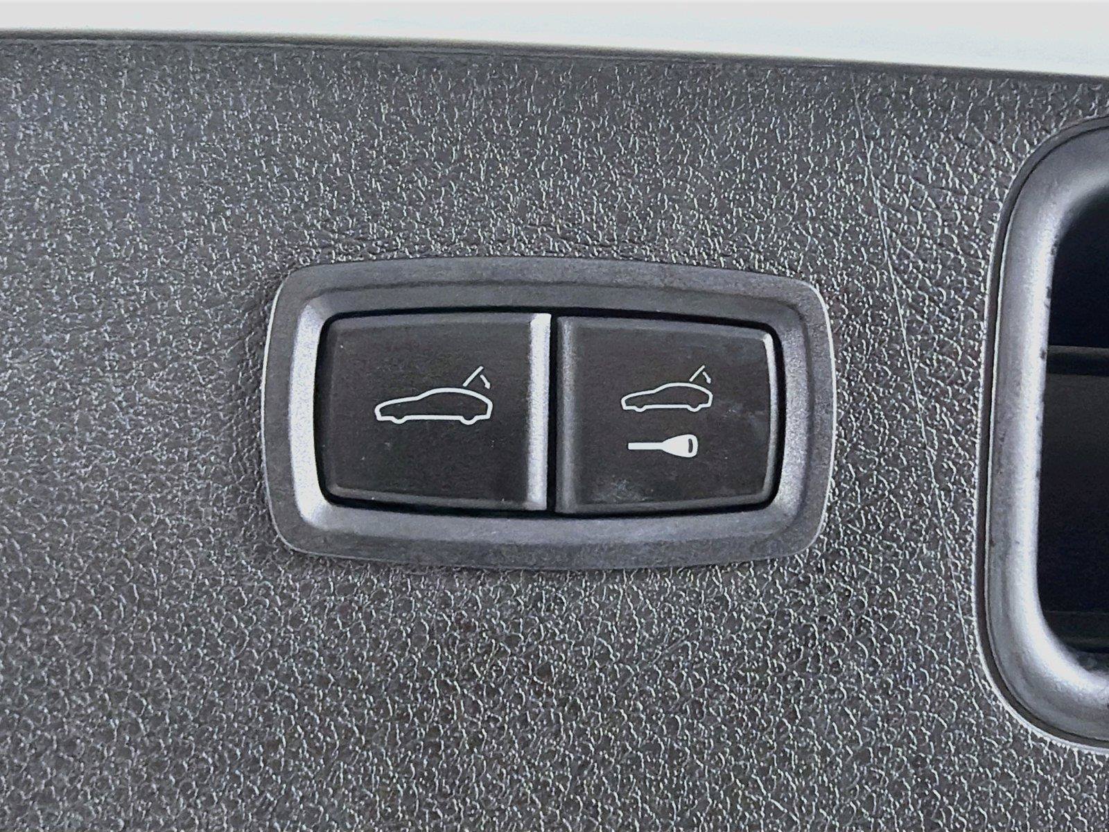 Certified 2023 Porsche Macan AWD/4WD image 25