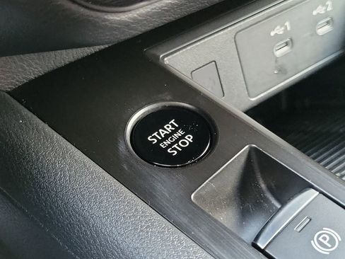 Certified 2025 Nissan Kicks SV image 8