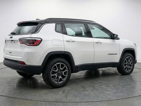 Used 2025 Jeep Compass Trailhawk AWD/4WD image 9