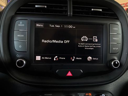 Used 2025 Kia Soul FWD image 28