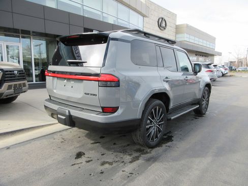 Used 2026 Lexus GX 550 w/ Accessory Package (31) image 9