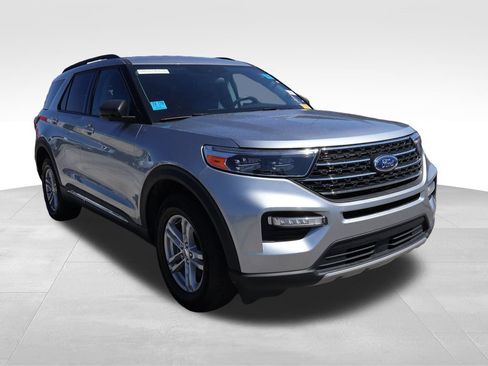 Used 2024 Ford Explorer XLT w/ Equipment Group 202A AWD/4WD image 12