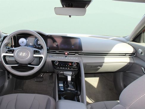 Used 2025 Hyundai Elantra SEL image 23