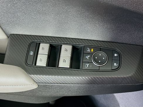 Used 2025 Mitsubishi Outlander SE image 15