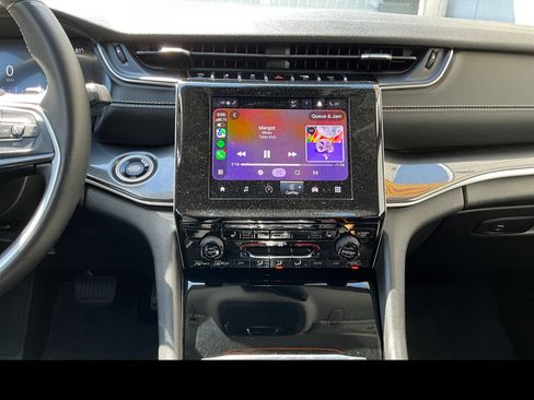 Used 2020 Jeep Grand Cherokee Altitude AWD/4WD image 14