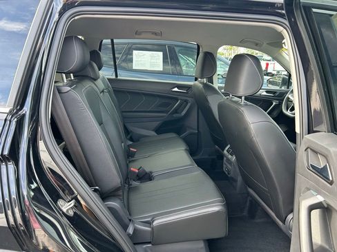 Used 2022 Volkswagen Tiguan SE FWD image 45