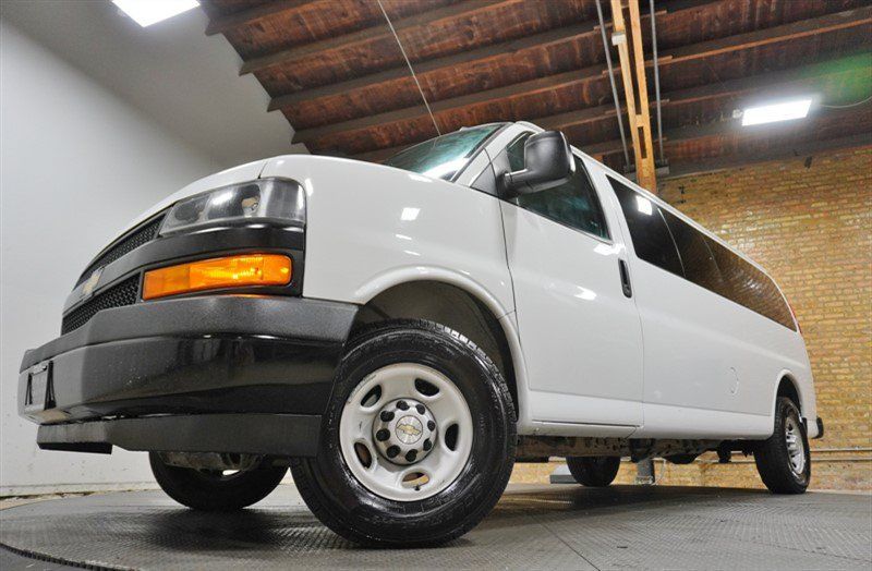 Used 2020 Chevrolet Express 3500 LS RWD image 3
