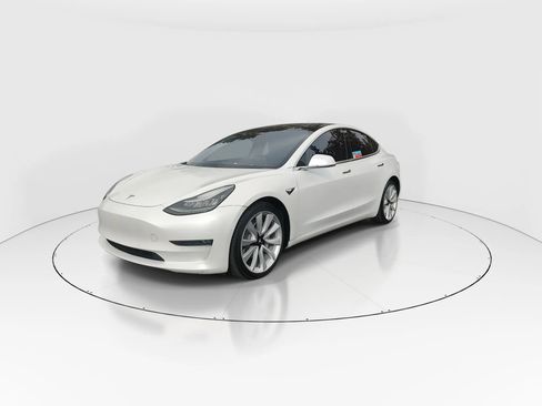 Used 2018 Tesla Model 3 Long Range image 4