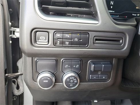 Used 2024 GMC Yukon XL SLT w/ SLT Luxury Package image 29