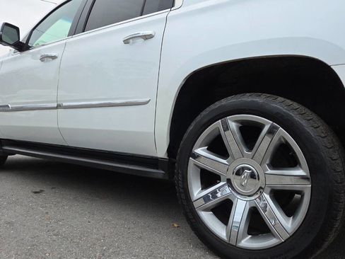 Used 2016 Cadillac Escalade ESV Premium image 8